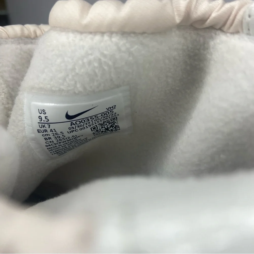 Nike Tanjun High Rise Boots - Picture 7 of 7